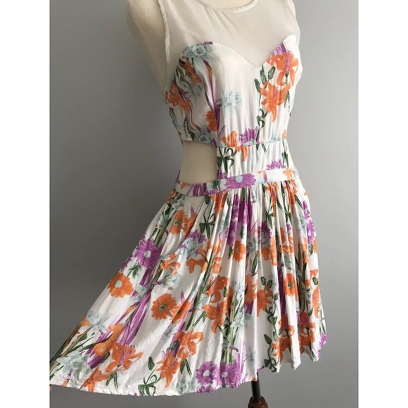 ★ SALE ★ O'NEILL Floral Cutout Dress with Pockets - Picture 3 of 12